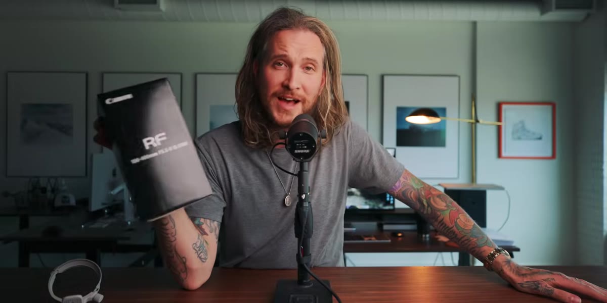 McKinnon compares size and build of the two Canon zoom lenses