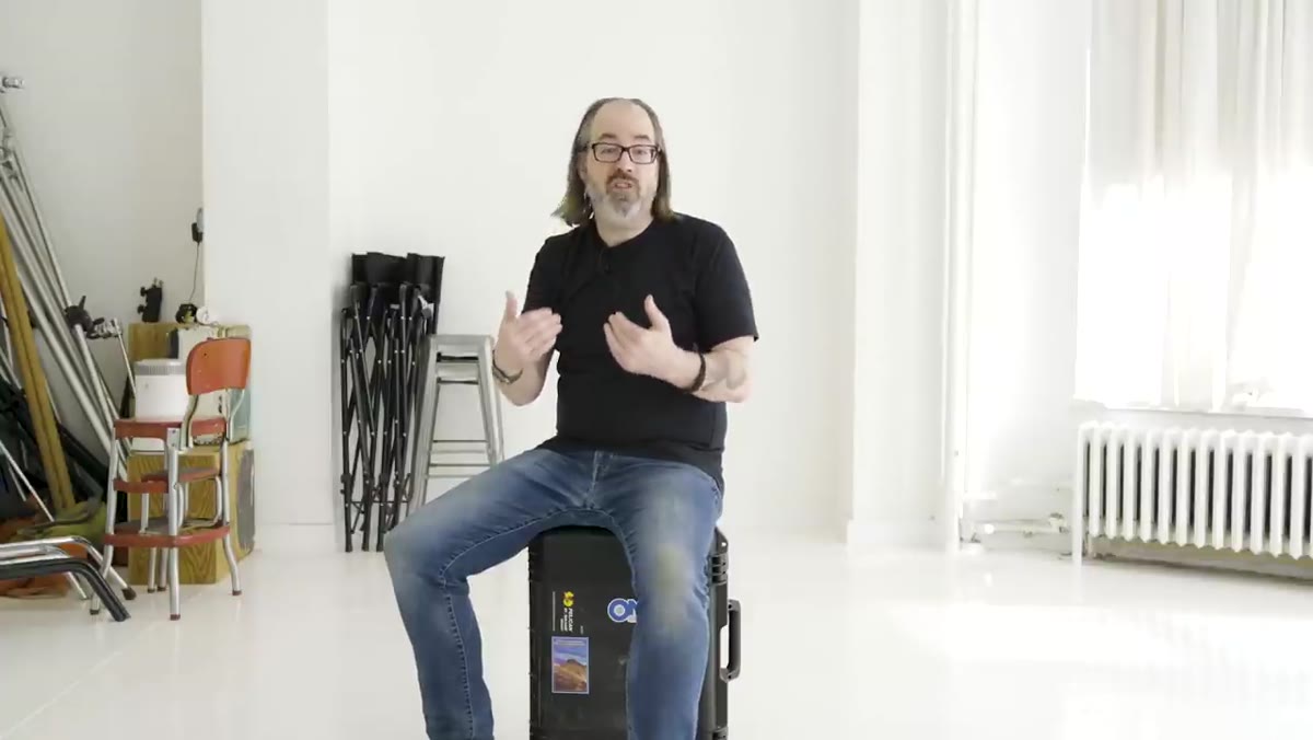 Daniel comparing full-frame vs crop sensor framing for the same subject