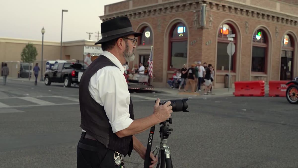Handheld telephoto shooting at festival crowd