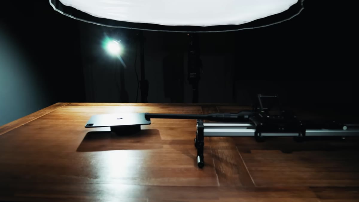 Dramatic side lighting on a small subject with probe lens