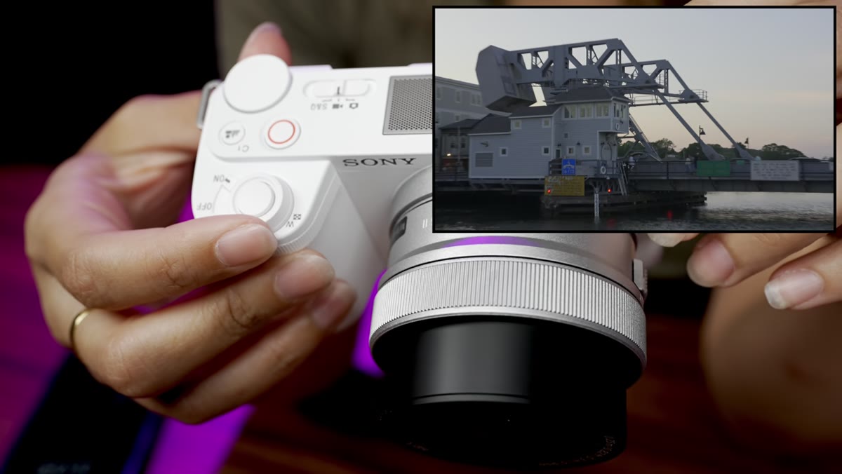 Power zoom lever and fully articulating flip screen on the ZV-E10 II