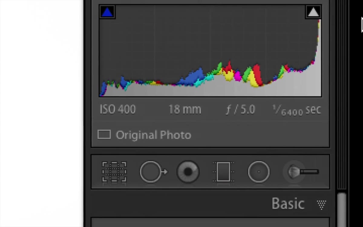 Histogram panel showing white triangle in top-right corner