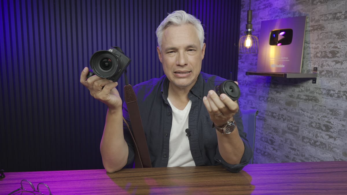 Corner sharpness comparison at f/4.5 and f/6.3 on test chart