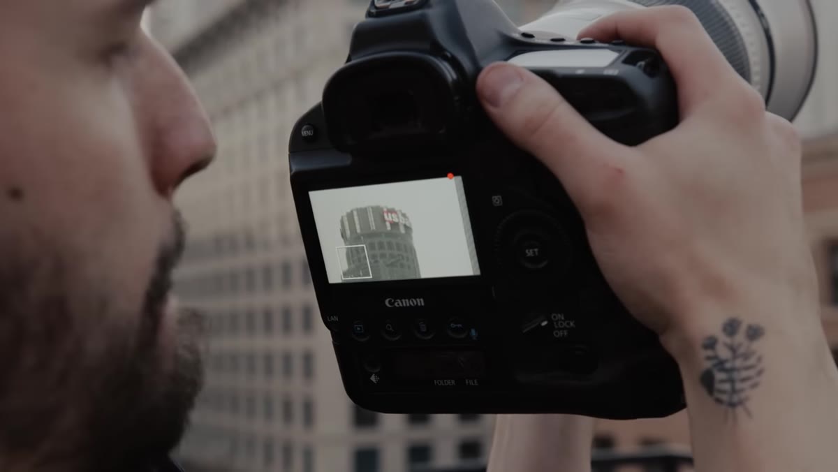 Handheld video clip showing stabilized 400mm footage on city street