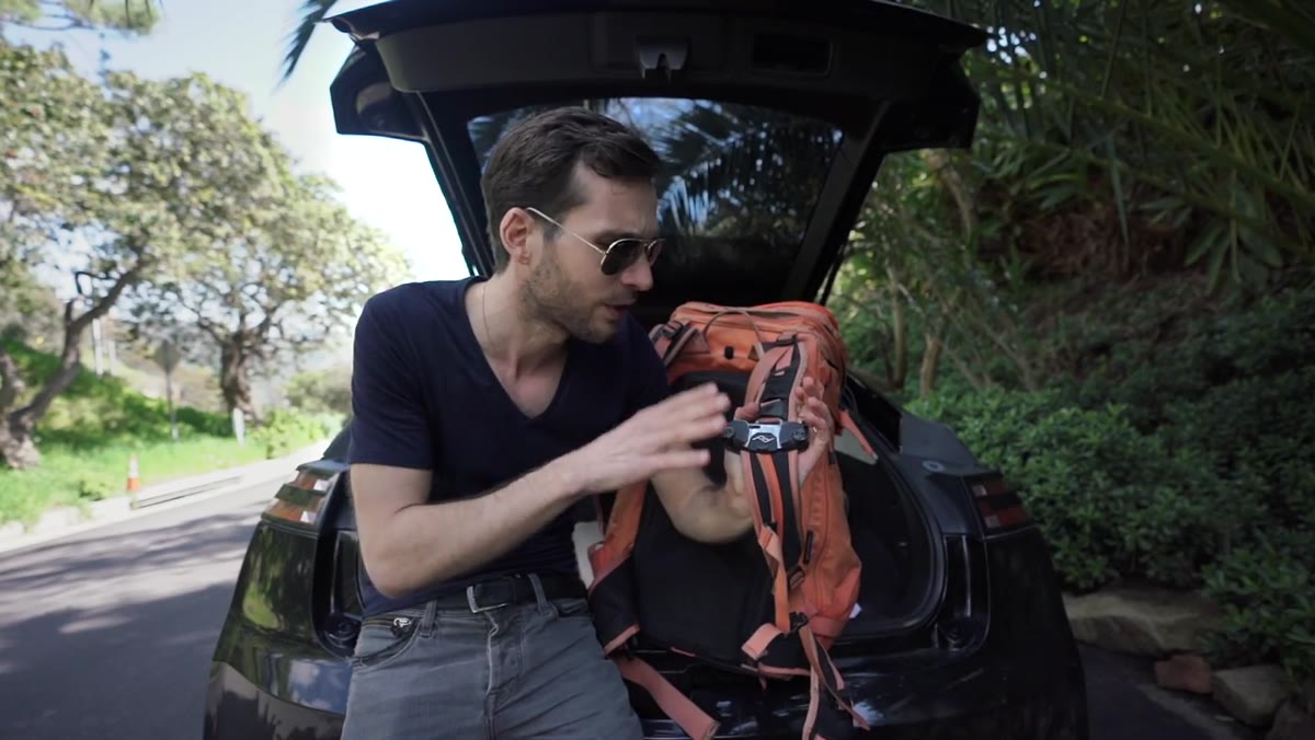 Peak Design clip system mounted on outside of bag strap