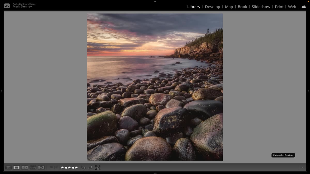 Beach cliff scene toggling wide vs telephoto, two figures isolated